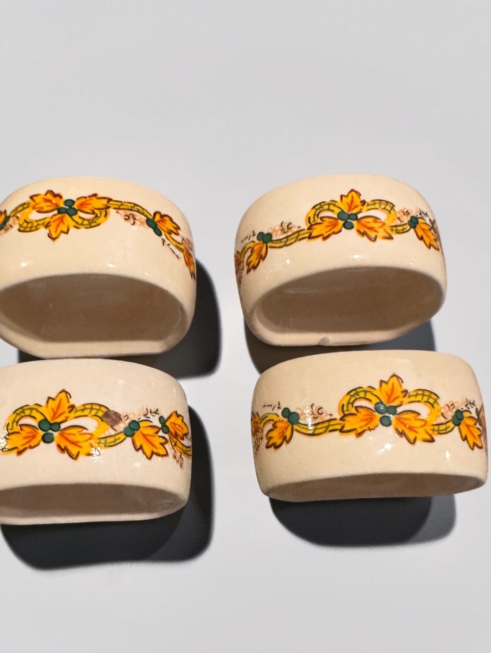 Vintage Ceramic Napkin Rings Set of 4 Autumn Leaves Harvest Thanksgiving Decor